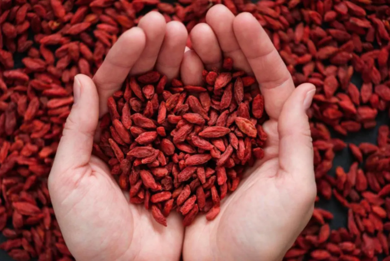 handful of goji berries